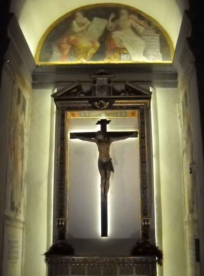 Il cassone recuperato e ricolllocato nella Cappella del Crocifisso